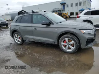 2024 Audi Q5 S line Premium Plus z VIN WA1EAAFY3R2049615, wystawiony jako Copart lot #55653445 z przebiegiem 11 716 mil mil oraz Szkoda całkowita • Salvage title. Historia ofert i sprzedaży dostępna na DreamBid. Obrazek 4.