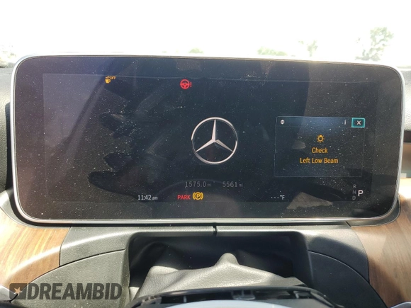 2024 Mercedes-Benz C 300 z VIN W1KAF4GB8RR222009, wystawiony jako Copart lot #54922555 z przebiegiem 5 561 mil mil oraz Szkoda całkowita • Salvage title. Historia ofert i sprzedaży dostępna na DreamBid. Obrazek 9.