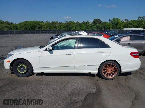 2010 Mercedes-Benz E 350 Luxury with VIN WDDHF5GB7AA092392, listed as a IAAI auction lot 42064710 with 174,292 mi miles and . Bid and sale history available at carsss.com. Image 13.