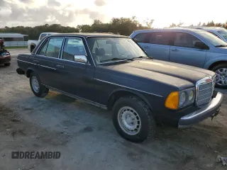 1983 Mercedes-Benz 300 with VIN WDBAB33A8DB025998, listed as a Copart auction lot 79548214 with 232,276 mi miles and Clean Title. Bid and sale history available at carsss.com. Image 4.