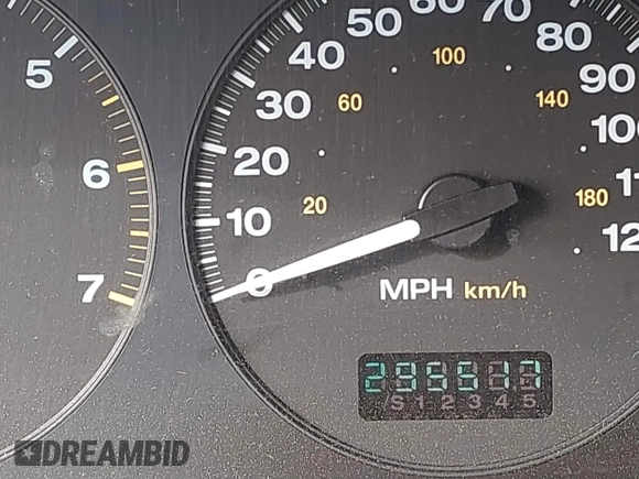 2003 Jeep Grand Cherokee Laredo z VIN 1J8GW48S33C519680, wystawiony jako IAAI lot #42126714 z przebiegiem 295 517 mil mil oraz . Historia ofert i sprzedaży dostępna na DreamBid. Obrazek 15.