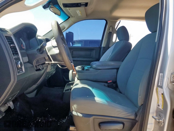 2018 Ram 2500 Tradesman z VIN 3C6UR5CL7JG148368, wystawiony jako Copart lot #57232865 z przebiegiem 225 023 mil mil oraz Czysty tytuł • Clean title. Historia ofert i sprzedaży dostępna na DreamBid. Obrazek 7.