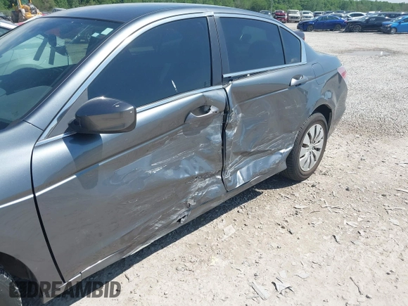 2008 Honda Accord LX z VIN 1HGCP26398A058704, wystawiony jako IAAI lot #42300960 z przebiegiem 206 121 mil mil oraz . Historia ofert i sprzedaży dostępna na DreamBid. Obrazek 15.