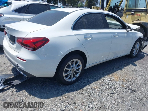 2019 Mercedes-Benz A 220 z VIN WDD3G4EB7KW022688, wystawiony jako IAAI lot #42023919 z przebiegiem 59 968 mil mil oraz . Historia ofert i sprzedaży dostępna na DreamBid. Obrazek 4.