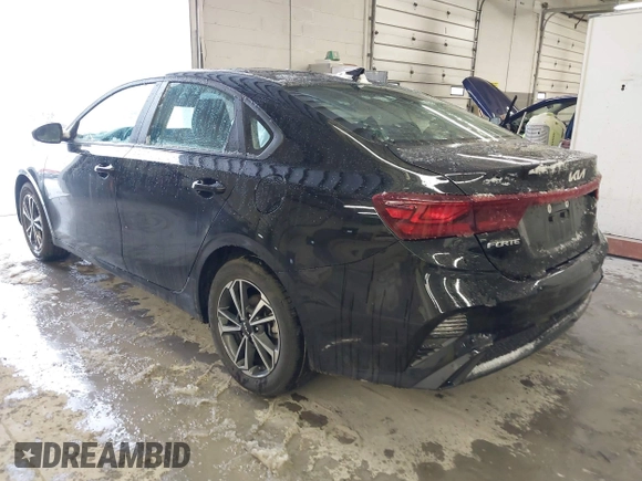 2024 Kia Forte LXS z VIN 3KPF24AD1RE758415, wystawiony jako IAAI lot #41227094 z przebiegiem 11 615 mil mil oraz . Historia ofert i sprzedaży dostępna na DreamBid. Obrazek 3.