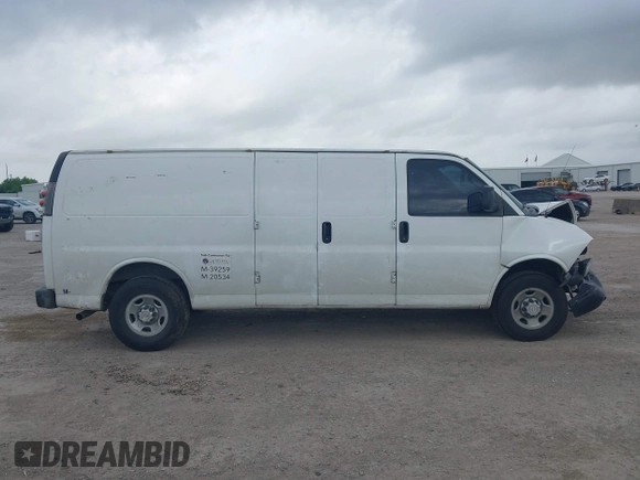 2016 Chevrolet Express Cargo z VIN 1GCWGBFF2G1138592, wystawiony jako IAAI lot #42500515 z przebiegiem Nie podano mil oraz . Historia ofert i sprzedaży dostępna na DreamBid. Obrazek 13.