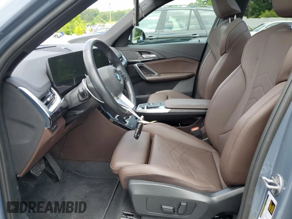 2023 BMW X1 xDrive28i with VIN WBX73EF08P5W51452, listed as a Copart auction lot 58420175 with 30,404 mi miles and Salvage title. Bid and sale history available at DreamBid. Image 7.