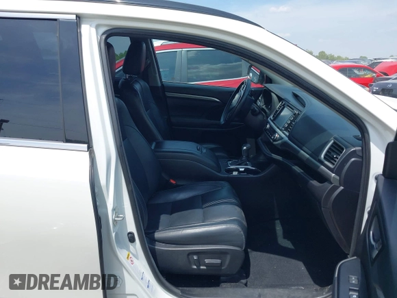 2018 Toyota Highlander SE z VIN 5TDJZRFH2JS547586, wystawiony jako IAAI lot #42219473 z przebiegiem 93 873 mil mil oraz . Historia ofert i sprzedaży dostępna na DreamBid. Obrazek 5.