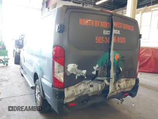 2020 Ford Transit Cargo z VIN 1FTBR1Y87LKA77794, wystawiony jako IAAI lot #41808611 z przebiegiem 70 047 mil mil oraz . Historia ofert i sprzedaży dostępna na DreamBid. Obrazek 6.