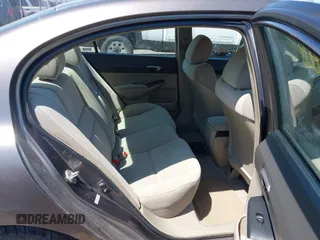 2009 Honda Civic LX z VIN 1HGFA16519L004488, wystawiony jako IAAI lot #42231008 z przebiegiem 239 870 mil mil oraz . Historia ofert i sprzedaży dostępna na DreamBid. Obrazek 8.
