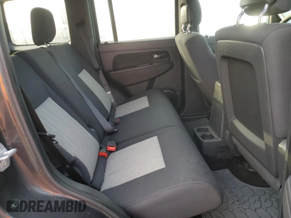 2010 Jeep Liberty Sport z VIN 1J4PP2GK2AW181091, wystawiony jako Copart lot #44555095 z przebiegiem 104 986 mil mil oraz Szkoda całkowita • Salvage title. Historia ofert i sprzedaży dostępna na DreamBid. Obrazek 11.