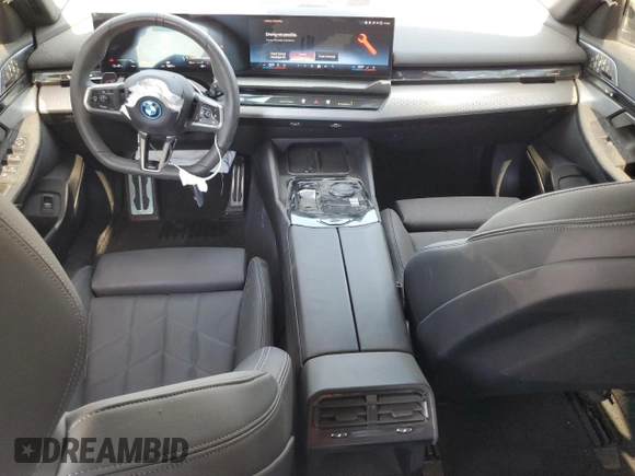 2024 BMW i5 eDrive40 z VIN WBY33FK07RCP43401, wystawiony jako Copart lot #79097314 z przebiegiem 19 914 mil mil oraz Szkoda całkowita • Salvage title. Historia ofert i sprzedaży dostępna na DreamBid. Obrazek 8.