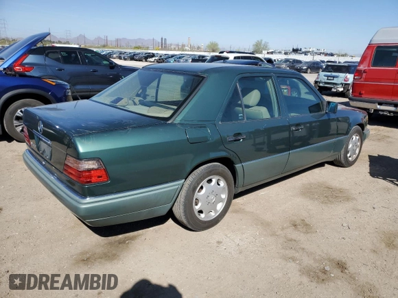 1994 Mercedes-Benz 400 E z VIN WDBEA34E1RC085144, wystawiony jako Copart lot #50966615 z przebiegiem 63 404 mil mil oraz Tytuł czysty. Historia ofert i sprzedaży dostępna na DreamBid. Obrazek 3.