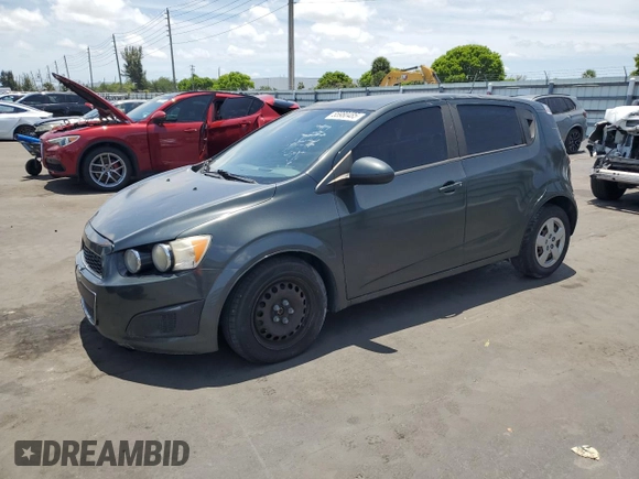 2013 Chevrolet Sonic LS z VIN 1G1JA6SH2D4136905, wystawiony jako Copart lot #55980485 z przebiegiem 176 857 mil mil oraz Nie do naprawy • Non repairable. Historia ofert i sprzedaży dostępna na DreamBid. Obrazek 1.