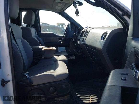 2005 Ford F-150 XLT z VIN 1FTRF04505KC15868, wystawiony jako IAAI lot #42576657 z przebiegiem 195 333 mil mil oraz . Historia ofert i sprzedaży dostępna na DreamBid. Obrazek 5.