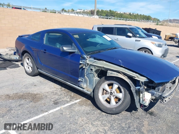 2007 Ford Mustang Deluxe with VIN 1ZVFT80N175320336, listed as a IAAI auction lot 41723617 with Not Provided miles and . Bid and sale history available at DreamBid. Image 1.