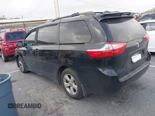 2018 Toyota Sienna LE Auto Access Seat с VIN 5TDKZ3DC4JS958786, выставлен на аукционе IAAI как лот 41777680 с пробегом 104 694 миль миль и . История ставок и продаж доступна на DreamBid. Изображение 3.