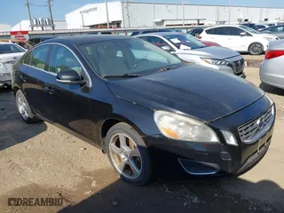 2013 Volvo S60 T5 Premier with VIN YV1612FS8D2191148, listed as a IAAI auction lot 41866362 with 200,847 mi miles. Bid and sale history available at carsss.com. Image 1.