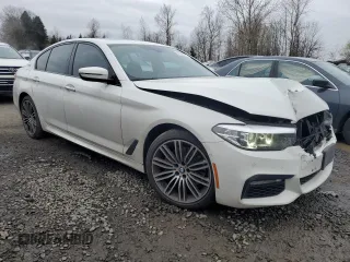 2018 BMW 5 Series 530e xDrive z VIN WBAJB1C56JB084422, wystawiony jako Copart lot #47596335 z przebiegiem 68 276 mil mil oraz Szkoda całkowita • Salvage title. Historia ofert i sprzedaży dostępna na DreamBid. Obrazek 4.