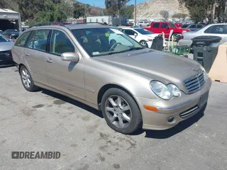 2005 Mercedes-Benz C 240 z VIN WDBRH81J05F622560, wystawiony jako IAAI lot #41868325 z przebiegiem 129 446 mil mil oraz . Historia ofert i sprzedaży dostępna na DreamBid. Obrazek 1.