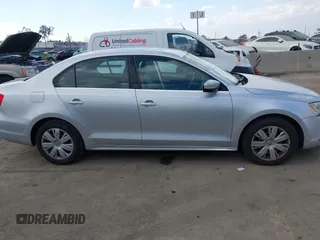 2013 Volkswagen Jetta Sedan SE with VIN 3VWDP7AJ9DM218211, listed as a IAAI auction lot 41493793 with 211,789 mi miles. Bid and sale history available at carsss.com. Image 13.