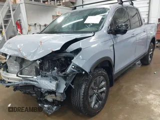 2024 Honda Ridgeline Sport z VIN 5FPYK3F16RB015283, wystawiony jako IAAI lot #42177340 z przebiegiem 7 581 mil mil oraz . Historia ofert i sprzedaży dostępna na DreamBid. Obrazek 2.