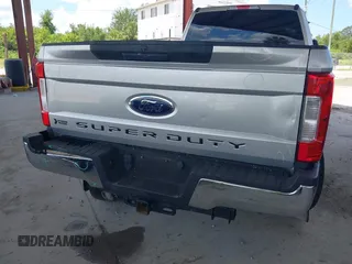 2019 Ford F-250 XL z VIN 1FT7W2BT7KED13259, wystawiony jako IAAI lot #42543359 z przebiegiem 136 511 mil mil oraz . Historia ofert i sprzedaży dostępna na DreamBid. Obrazek 17.