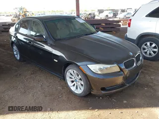2011 BMW 3 Series 328i z VIN WBAPH7C5XBE681097, wystawiony jako IAAI lot #42478667 z przebiegiem 130 072 mil mil oraz . Historia ofert i sprzedaży dostępna na DreamBid. Obrazek 1.