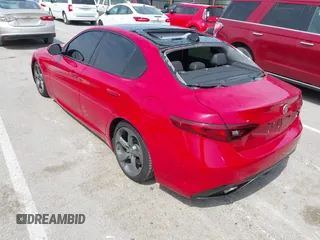 2018 Alfa Romeo Giulia z VIN ZARFAEDNXJ7571486, wystawiony jako IAAI lot #42023221 z przebiegiem 95 424 mil mil oraz . Historia ofert i sprzedaży dostępna na DreamBid. Obrazek 3.