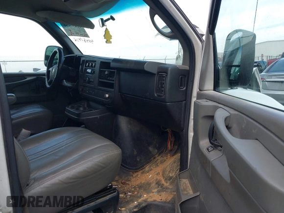 2011 Chevrolet Express Passenger LS z VIN 1GAWGPFG7B1119978, wystawiony jako IAAI lot #41437456 z przebiegiem 223 234 mil mil oraz . Historia ofert i sprzedaży dostępna na DreamBid. Obrazek 5.