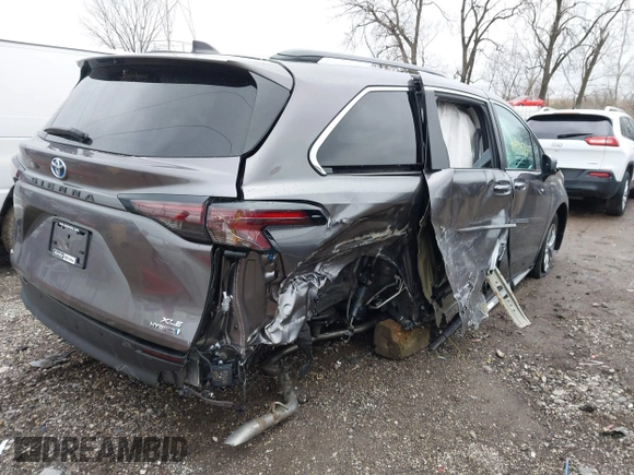 2024 Toyota Sienna XLE with VIN 5TDJSKFC8RS134633, listed as a IAAI auction lot 41498598 with 9,689 mi miles and . Bid and sale history available at DreamBid. Image 4.