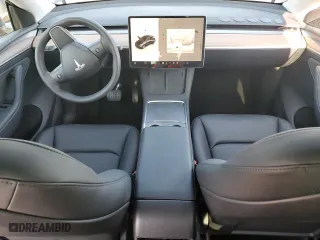2024 Tesla Model Y with VIN 7SAYGDED4RF032615, listed as a Copart auction lot 43135135 with 2,061 mi miles and Salvage Title. Bid and sale history available at carsss.com. Image 8.