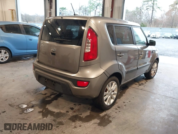 2013 Kia Soul with VIN KNDJT2A53D7614734, listed as a IAAI auction lot 41973020 with 72,528 mi miles. Bid and sale history available at carsss.com. Image 4.