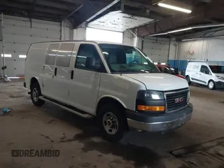 2015 GMC Savana Cargo z VIN 1GTW7FCF3F1902279, wystawiony jako IAAI lot #42315001 z przebiegiem 145 834 mil mil oraz . Historia ofert i sprzedaży dostępna na DreamBid. Obrazek 1.