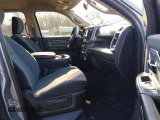 2019 Ram 2500 Big Horn with VIN 3C6UR5JL7KG650270, listed as a IAAI auction lot 41421338 with 107,405 mi miles. Bid and sale history available at carsss.com. Image 5.