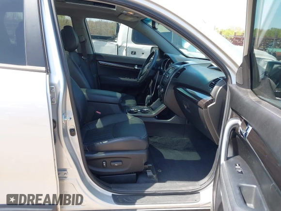 2012 Kia Sorento EX with VIN 5XYKU4A27CG236759, listed as a IAAI auction lot 41908574 with 197,841 mi miles. Bid and sale history available at carsss.com. Image 5.