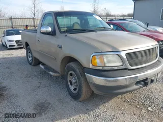 1999 Ford F-150 Work Series with VIN 1FTRF17W9XNB77925, listed as a IAAI auction lot 41511738 with 136,735 mi miles. Bid and sale history available at carsss.com. Image 1.