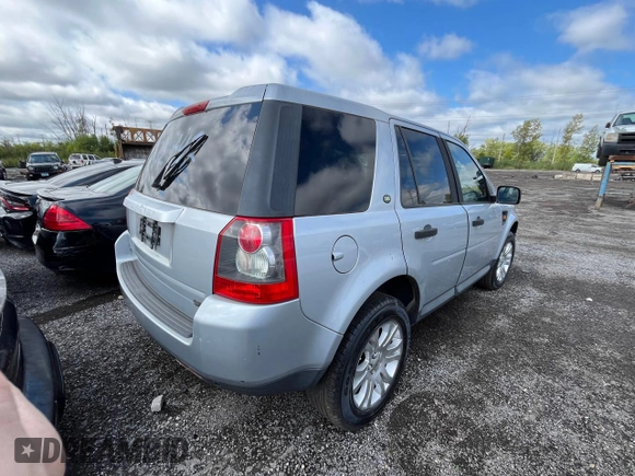 2008 Land Rover LR2 SE z VIN SALFS24N18H031592, wystawiony jako Copart lot #77328044 z przebiegiem Nie podano mil oraz Czysty tytuł • Clean title. Historia ofert i sprzedaży dostępna na DreamBid. Obrazek 4.