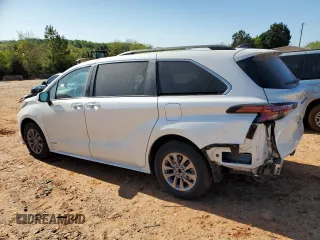 2021 Toyota Sienna XLE with VIN 5TDYRKEC5MS009173, listed as a Copart auction lot 52110265 with 81,880 mi miles and Salvage Title. Bid and sale history available at carsss.com. Image 2.