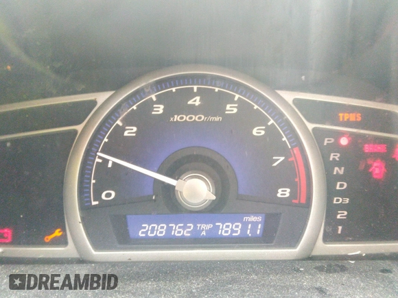 2009 Honda Civic LX z VIN 19XFA165X9E045127, wystawiony jako IAAI lot #42263412 z przebiegiem 208 762 mil mil oraz . Historia ofert i sprzedaży dostępna na DreamBid. Obrazek 7.