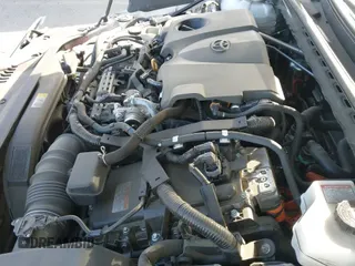 2023 Toyota Camry Hybrid XLE z VIN 4T1F31AK7PU053459, wystawiony jako IAAI lot #41392442 z przebiegiem 102 176 mil mil oraz . Historia ofert i sprzedaży dostępna na DreamBid. Obrazek 20.