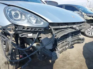 2017 Porsche Cayenne with VIN WP1AA2A20HKA80556, listed as a IAAI auction lot 40449857 with 40,504 mi miles. Bid and sale history available at carsss.com. Image 6.