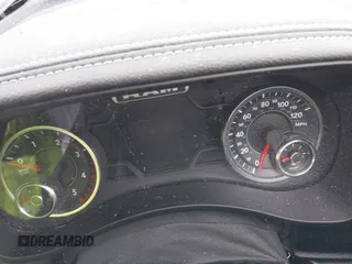 2024 Ram 2500 Laramie z VIN 3C6UR5FLXRG239528, wystawiony jako IAAI lot #41708586 z przebiegiem Nie podano mil oraz . Historia ofert i sprzedaży dostępna na DreamBid. Obrazek 7.