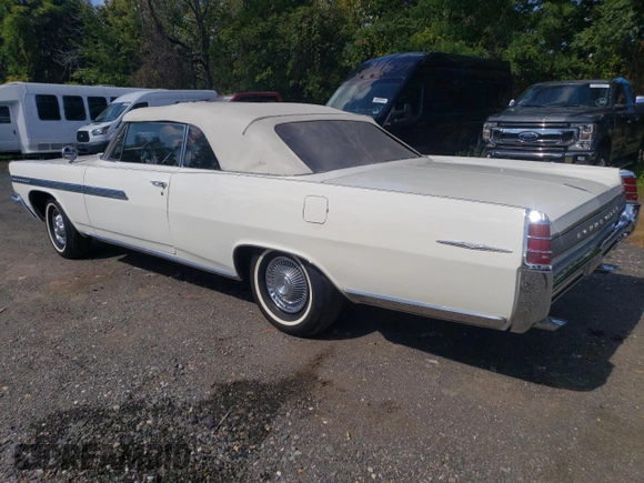 1963 Pontiac Bonneville z VIN 863L51113, wystawiony jako Copart lot #71038274 z przebiegiem 47 854 mil mil oraz Czysty tytuł • Clean title. Historia ofert i sprzedaży dostępna na DreamBid. Obrazek 2.