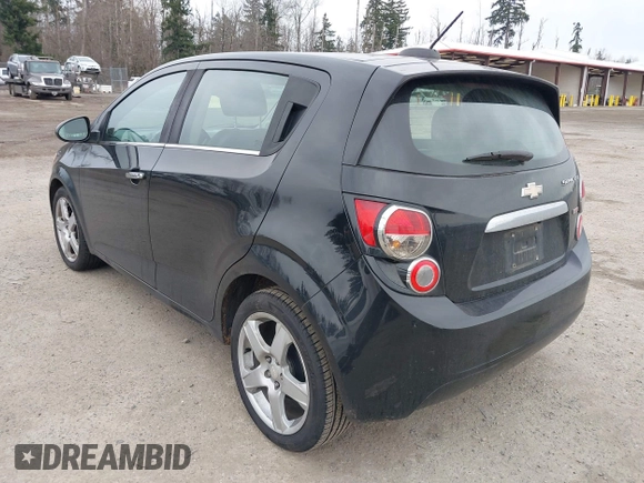 2016 Chevrolet Sonic LTZ z VIN 1G1JE6SB3G4149439, wystawiony jako IAAI lot #41648101 z przebiegiem 114 902 mil mil oraz . Historia ofert i sprzedaży dostępna na DreamBid. Obrazek 3.