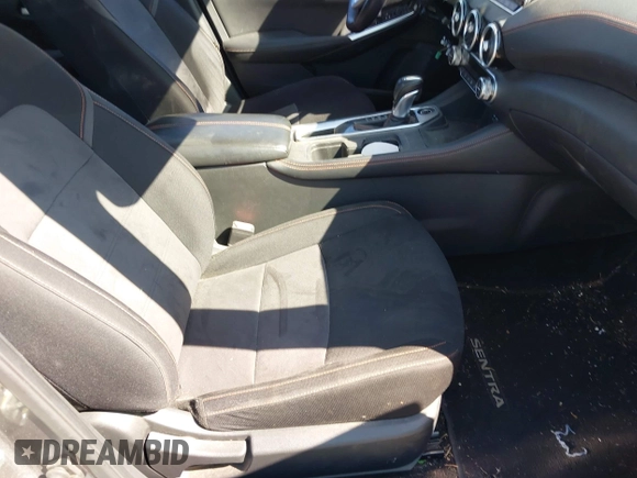 2020 Nissan Sentra SR z VIN 3N1AB8DVXLY262821, wystawiony jako IAAI lot #42085696 z przebiegiem 102 191 mil mil oraz . Historia ofert i sprzedaży dostępna na DreamBid. Obrazek 5.