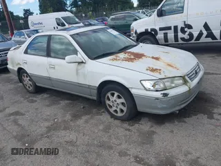 2001 Toyota Camry LE z VIN JT2BF22K310304712, wystawiony jako IAAI lot #42386743 z przebiegiem 103 552 mil mil oraz . Historia ofert i sprzedaży dostępna na DreamBid. Obrazek 1.