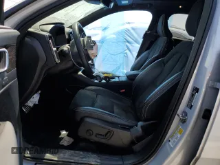 2021 Volvo XC40 R-Design z VIN YV4AC2HM4M2481361, wystawiony jako Copart lot #60087734 z przebiegiem 28 807 mil mil oraz Szkoda całkowita • Salvage title. Historia ofert i sprzedaży dostępna na DreamBid. Obrazek 7.