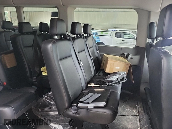 2024 Ford Transit Passenger XL z VIN 1FBAX2C87RKA32981, wystawiony jako IAAI lot #42791620 z przebiegiem 3 439 mil mil oraz . Historia ofert i sprzedaży dostępna na DreamBid. Obrazek 2.