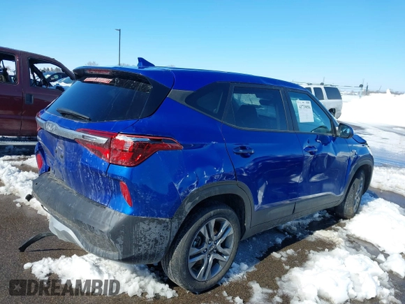 2023 Kia Seltos LX z VIN KNDEPCAA0P7430395, wystawiony jako IAAI lot #41739056 z przebiegiem 23 267 mil mil oraz . Historia ofert i sprzedaży dostępna na DreamBid. Obrazek 4.